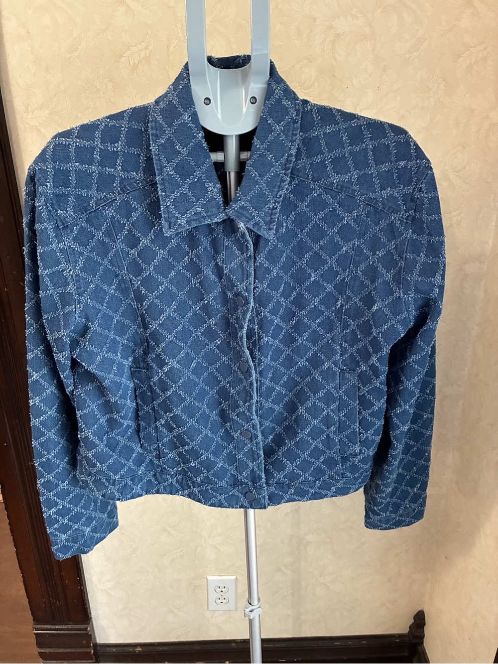 Solitaire Women's Blue Denim Jacket Size Large NWT
